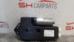 Gebruikte Schuifdak Motor Mercedes A (W176) 1.8 A-180 CDI 16V Autom. Prijs € 50,00 Margeregeling aangeboden door SH Carparts