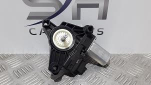 Gebruikte Motor electrisch raam Mercedes E (W213) E-220d 2.0 Turbo 16V Prijs € 20,00 Margeregeling aangeboden door SH Carparts