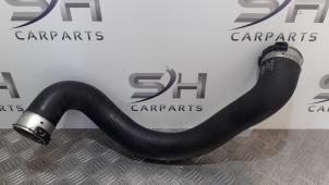 Gebruikte Intercooler Slang Mercedes E (C207) E-200 CGI 16V BlueEfficiency Prijs € 30,00 Margeregeling aangeboden door SH Carparts