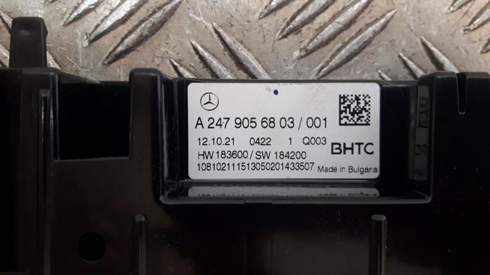 Kachel Bedieningspaneel van een Mercedes-Benz A (177.0) 1.3 A-200 Turbo 16V 2021
