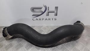 Gebruikte Intercooler Slang Mercedes A (W176) 1.5 A-180 CDI, A-180d 16V Prijs € 25,00 Margeregeling aangeboden door SH Carparts