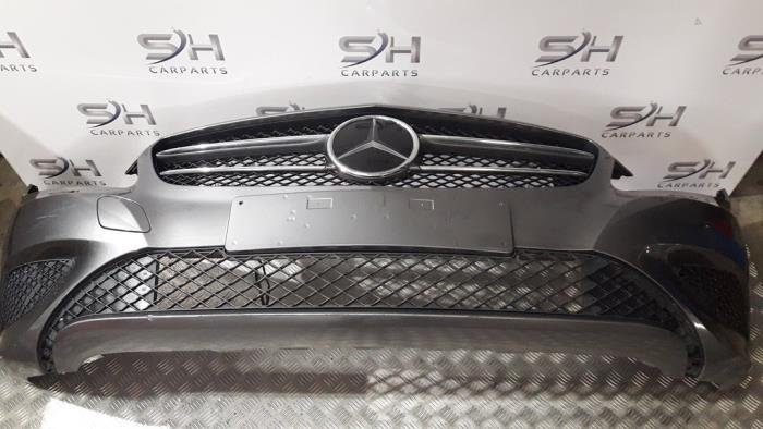 Voorbumper van een Mercedes-Benz A (W176) 1.5 A-180 CDI, A-180d 16V 2013