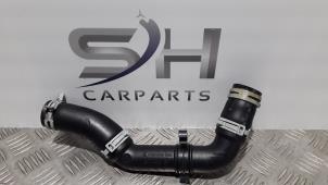 Gebruikte Koelwaterslang Mercedes A Limousine (177.1) 2.0 A-35 AMG Turbo 16V 4Matic Prijs € 30,00 Margeregeling aangeboden door SH Carparts