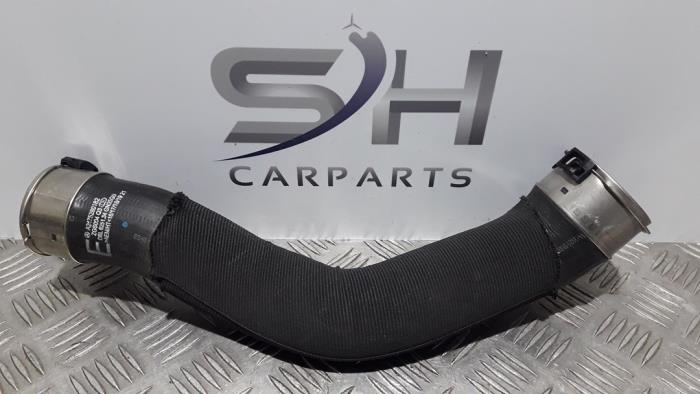 Gebruikte Intercooler Slang Mercedes A Limousine (177.1) 1.3 A-180 Turbo Prijs € 45,00 Margeregeling aangeboden door SH Carparts