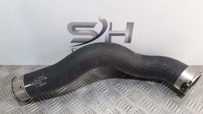 Gebruikte Intercooler Slang Mercedes A (W176) 1.5 A-180 CDI, A-180d 16V Prijs € 25,00 Margeregeling aangeboden door SH Carparts