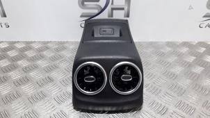 Gebruikte Luchtrooster achter Mercedes A Limousine (177.1) 1.3 A-180 Turbo Prijs € 50,00 Margeregeling aangeboden door SH Carparts