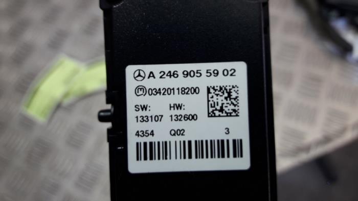 Paniekverlichtings Schakelaar van een Mercedes-Benz CLA (117.3) 2.2 CLA-220 CDI, 220 d 16V 2014