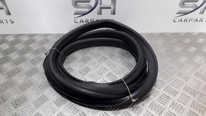 Portierrubber 4Deurs rechts-achter van een Mercedes-Benz CLA (117.3) 2.2 CLA-220 CDI, 220 d 16V 2014