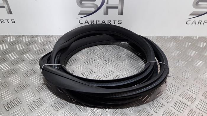 Portierrubber 4Deurs rechts-achter van een Mercedes-Benz CLA (117.3) 2.2 CLA-220 CDI, 220 d 16V 2014