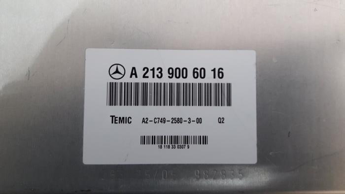 Luchtvering module van een Mercedes-AMG E Estate AMG (S213) 3.0 E-43 AMG V6 Turbo 4-Matic 2018