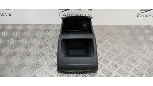 Gebruikte Asbak achter Mercedes A (W176) 1.6 A-160 16V Prijs € 15,00 Margeregeling aangeboden door SH Carparts