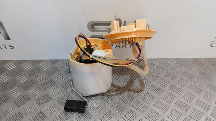 Gebruikte Tank element Pomp Mercedes A (177.0) 1.5 A-180d Prijs € 75,00 Margeregeling aangeboden door SH Carparts
