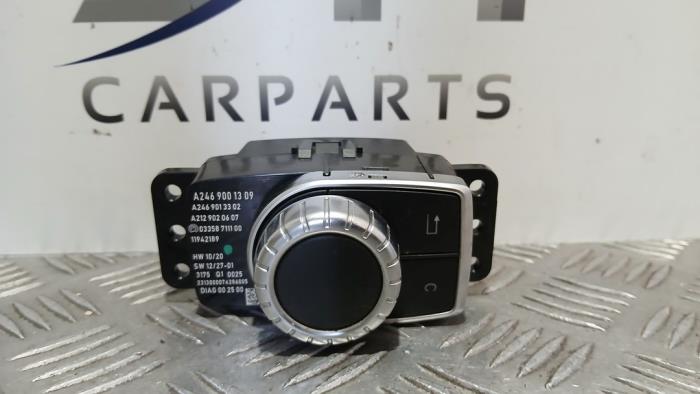 Gebruikte I-Drive knop Mercedes CLA (117.3) 2.2 CLA-220 CDI, 220 d 16V Prijs € 20,00 Margeregeling aangeboden door SH Carparts