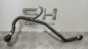Gebruikte Koelwaterslang Mercedes A (177.0) 1.5 A-180d Prijs € 25,00 Margeregeling aangeboden door SH Carparts