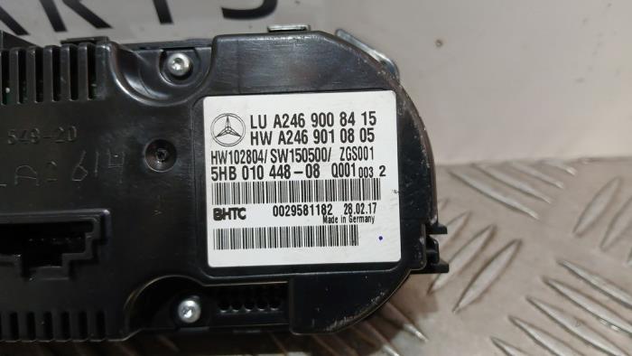 Kachel Bedieningspaneel van een Mercedes-Benz CLA Shooting Brake (117.9) 2.2 CLA-200 CDI, 200 d 16V 2017