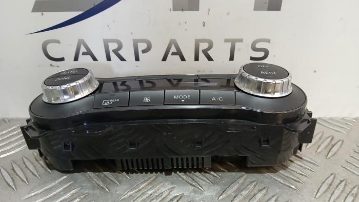 Kachel Bedieningspaneel van een Mercedes-Benz CLA Shooting Brake (117.9) 2.2 CLA-200 CDI, 200 d 16V 2017