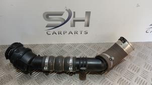 Gebruikte Intercooler Buis Mercedes A (177.0) 1.5 A-180d Prijs € 60,00 Margeregeling aangeboden door SH Carparts
