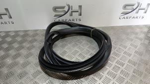 Gebruikte Portierrubber 4Deurs links-achter Mercedes A (W176) 1.6 A-180 16V Prijs € 20,00 Margeregeling aangeboden door SH Carparts