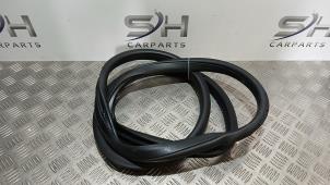 Gebruikte Portierrubber 4Deurs rechts-achter Mercedes A (W176) 1.6 A-180 16V Prijs € 20,00 Margeregeling aangeboden door SH Carparts