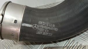 Gebruikte Intercooler Slang Mercedes A (W176) 1.8 A-200 CDI 16V Prijs € 25,00 Margeregeling aangeboden door SH Carparts