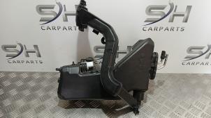 Gebruikte Ruitensproeiertank voor Mercedes C (W205) C-200 1.6 CDI BlueTEC, C-200 d 16V Prijs € 25,00 Margeregeling aangeboden door SH Carparts