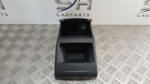 Gebruikte Asbak achter Mercedes A (W176) 1.6 A-180 16V Prijs € 15,00 Margeregeling aangeboden door SH Carparts