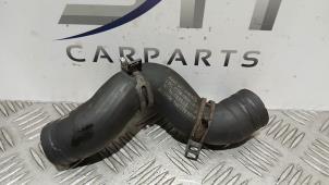 Gebruikte Koelwaterslang Mercedes CLA (117.3) 1.8 CLA-200 CDI 16V Prijs € 15,00 Margeregeling aangeboden door SH Carparts