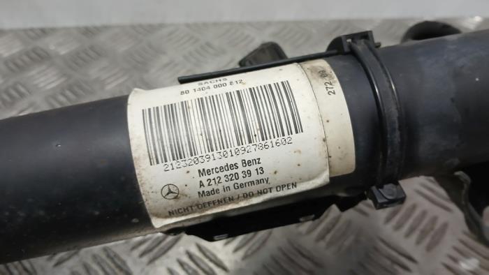 Schokdemperpoot links-voor van een Mercedes-Benz E Estate (S212) E-250 CDI 16V BlueEfficiency,BlueTEC 2010