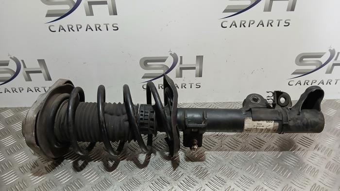 Schokdemperpoot links-voor van een Mercedes-Benz E Estate (S212) E-250 CDI 16V BlueEfficiency,BlueTEC 2010