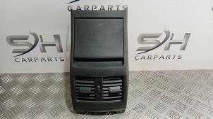 Gebruikte Luchtrooster achter Mercedes GLA (156.9) 2.2 200 CDI, d 16V Prijs € 40,00 Margeregeling aangeboden door SH Carparts