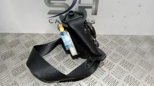 Gebruikte Veiligheidsgordel links-voor Mercedes B (W246) 1.8 B-200 CDI BlueEFFICIENCY 16V Prijs € 49,00 Margeregeling aangeboden door SH Carparts