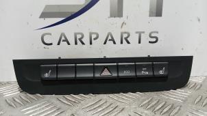 Gebruikte Schakelaar Stoelverwarming Mercedes A (W176) 1.6 A-180 16V Prijs € 40,00 Margeregeling aangeboden door SH Carparts