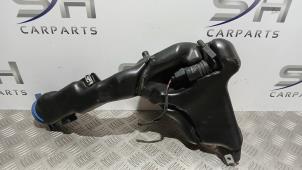 Gebruikte Ruitensproeiertank voor Mercedes C (W204) 2.2 C-200 CDI 16V BlueEFFICIENCY Prijs € 20,00 Margeregeling aangeboden door SH Carparts