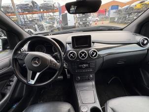 Gebruikte Airbag set + dashboard Mercedes B (W246) 1.6 B-200 BlueEFFICIENCY Turbo 16V Prijs op aanvraag aangeboden door SH Carparts
