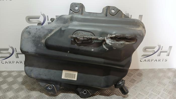 Gebruikte Tank adblue Mercedes Vito (447.6) 1.6 111 CDI 16V Prijs € 240,00 Margeregeling aangeboden door SH Carparts