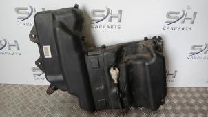 Gebruikte Adblue tank Mercedes Vito (447.6) 1.6 109 CDI 16V Prijs € 340,00 Margeregeling aangeboden door SH Carparts