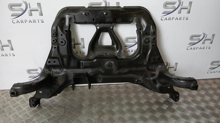 Subframe van een Mercedes-Benz A (177.0) 1.3 A-200 Turbo 16V 2018