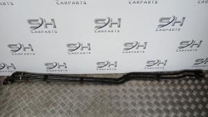 Gebruikte Koelwaterslang Mercedes C Estate (S206) C-300 e 2.0 Turbo Prijs € 75,00 Margeregeling aangeboden door SH Carparts