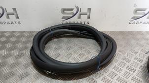 Gebruikte Portierrubber 4Deurs links-achter Mercedes GLC (X253) 2.2 250d 16V BlueTEC 4-Matic Prijs € 20,00 Margeregeling aangeboden door SH Carparts