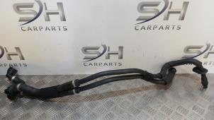 Gebruikte Koelwaterslang Mercedes C Estate (S206) C-300 e 2.0 Turbo Prijs € 15,00 Margeregeling aangeboden door SH Carparts