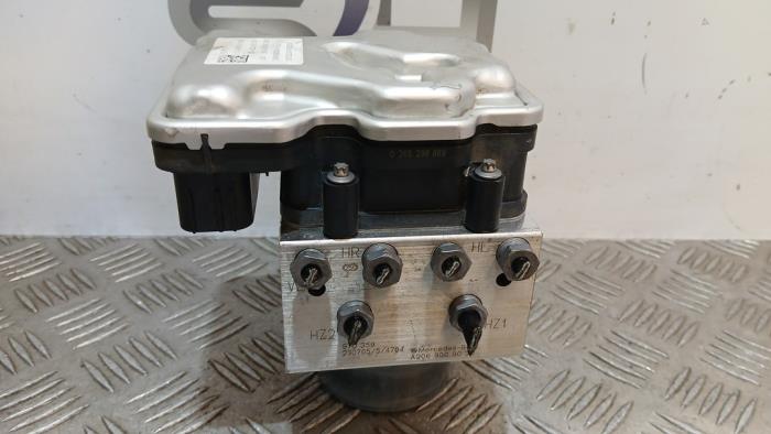 Gebruikte ABS Pomp Mercedes C Estate (S206) C-300 e 2.0 Turbo Prijs € 335,00 Margeregeling aangeboden door SH Carparts