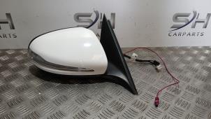 Gebruikte Spiegel Buiten rechts Mercedes C (W205) C-200 1.6 CDI BlueTEC, C-200 d 16V Prijs € 200,00 Margeregeling aangeboden door SH Carparts