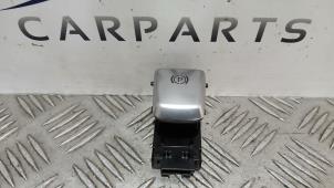 Gebruikte Handrem schakelaar Mercedes C (W205) C-200 1.6 CDI BlueTEC, C-200 d 16V Prijs € 15,00 Margeregeling aangeboden door SH Carparts