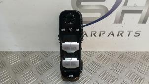 Gebruikte Ruit schakelaar elektrisch Mercedes C Estate (S206) C-300 e 2.0 Turbo Prijs € 60,00 Margeregeling aangeboden door SH Carparts