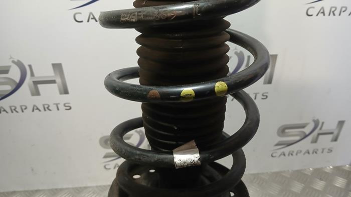 Schokdemperpoot links-voor van een Fiat Doblo Cargo (263) 1.6 D Multijet 2020