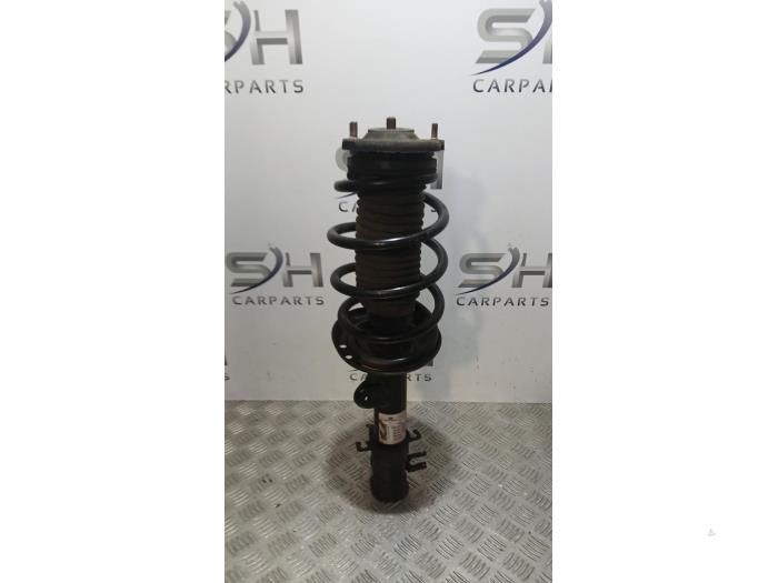 Schokdemperpoot links-voor van een Fiat Doblo Cargo (263) 1.6 D Multijet 2020