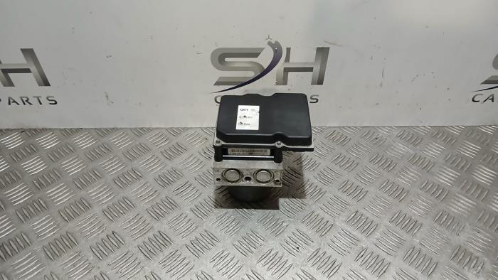Gebruikte ABS Pomp Mercedes E (R207) E-350 CGI V6 24V Prijs € 50,00 Margeregeling aangeboden door SH Carparts