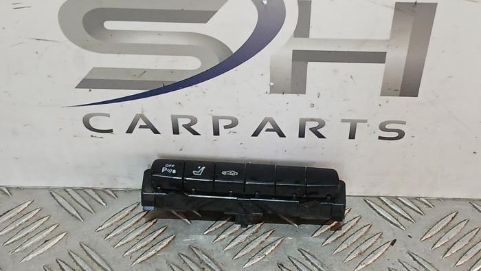 Gebruikte PDC Schakelaar Mercedes E Estate AMG (S213) 3.0 E-43 AMG V6 Turbo 4-Matic Prijs € 50,00 Margeregeling aangeboden door SH Carparts