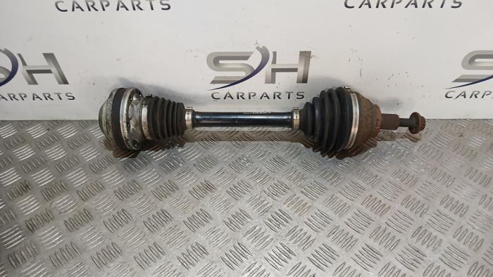 Gebruikte Steekas links-voor Volkswagen Caddy Combi III (2KB,2KJ) 1.6 TDI 16V Prijs € 24,98 Margeregeling aangeboden door SH Carparts