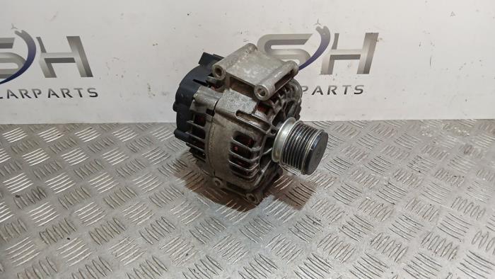 Gebruikte Dynamo Mercedes C (W204) 1.8 C-200K 16V Prijs € 88,98 Margeregeling aangeboden door SH Carparts